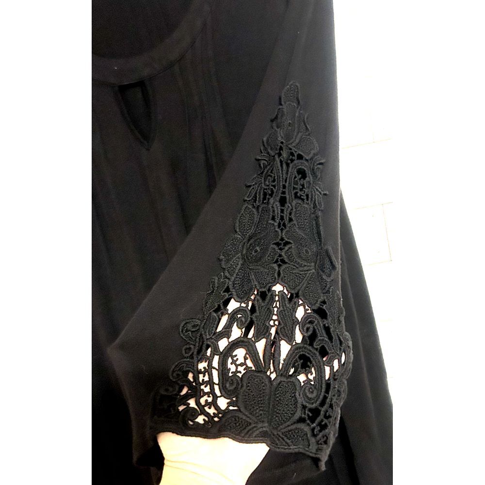 New Directions Women Black 3/4 Sleeve Top very pretty embroidered sleeves‎ 2X